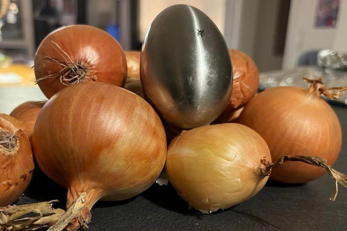 wmf-stahlei-zwiebeln.jpg