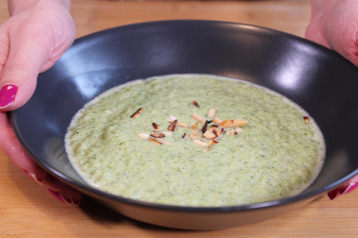 teller-brokkoli-creme-suppe.jpg
