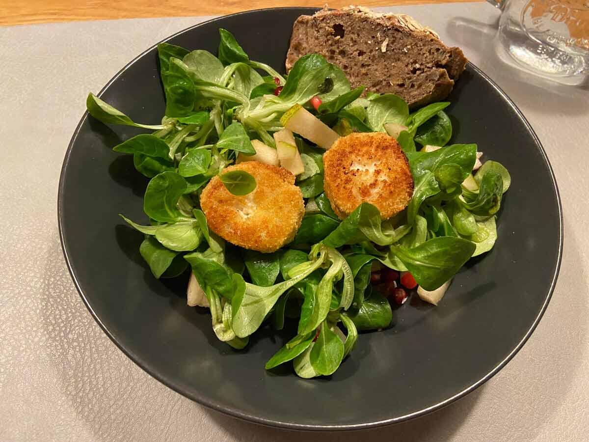 feldsalat-mit-gebackenem-ziegenkaese.jpg