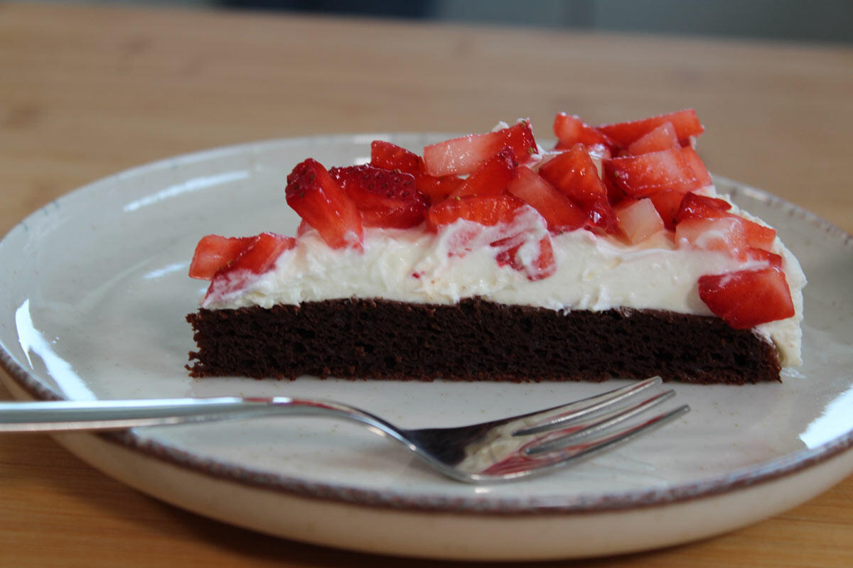 stueck-erdbeer-brownie-kuchen.jpg