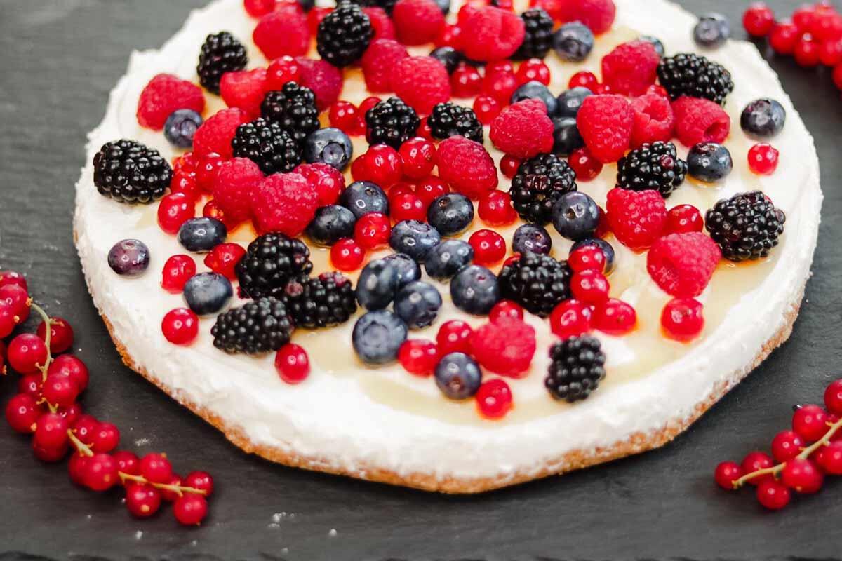 Frischkaese-Beeren-Torte.jpg