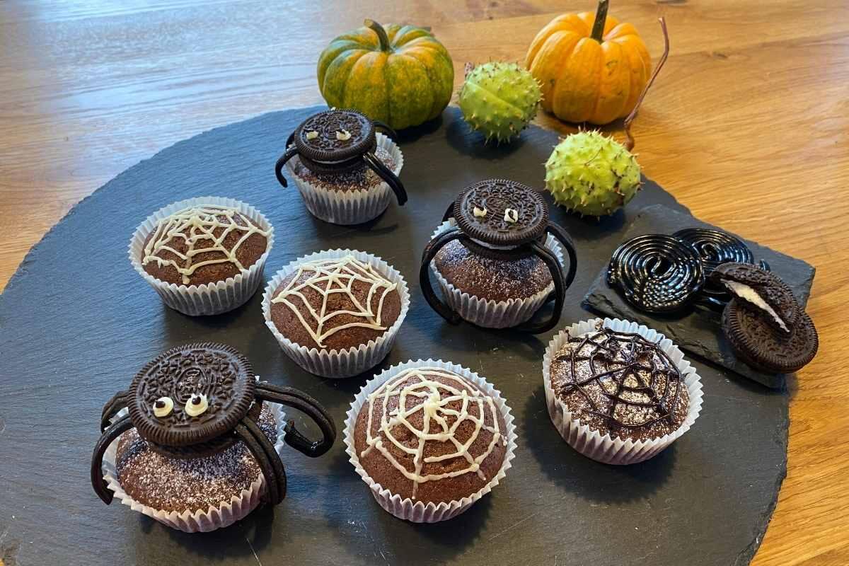 Halloween_Muffins_Gespenster_Spinnen.jpg